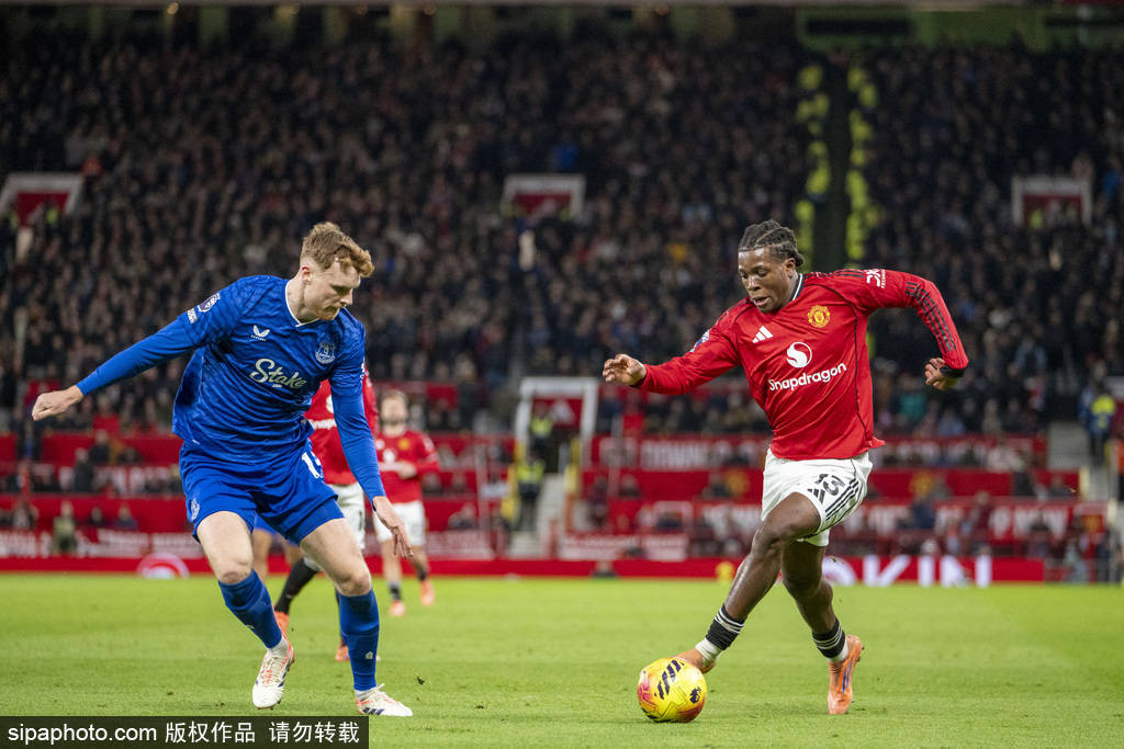 CBA：深圳男篮三分爆发 主场胜上海