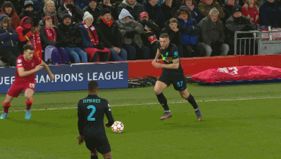 杜兰特篮下补篮，逆转比赛