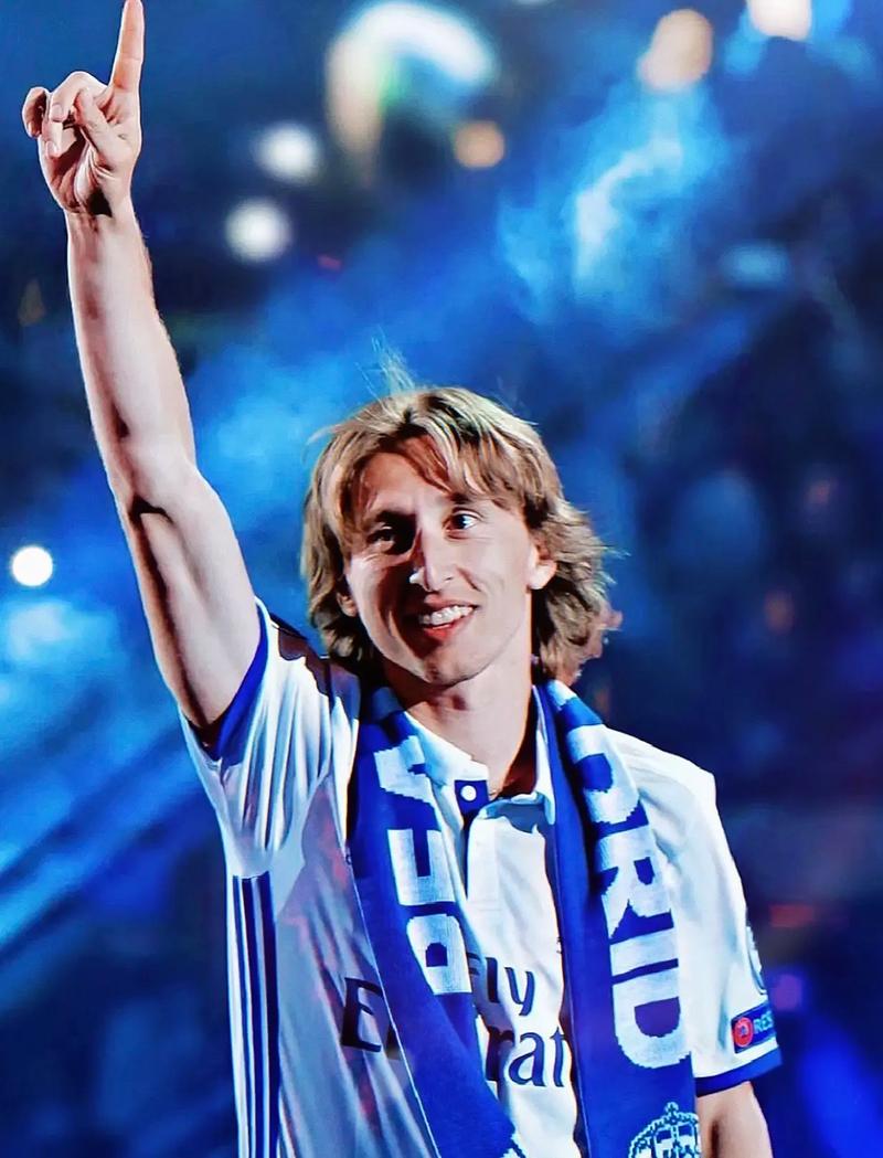 记者：申花携六外援出战广岛三箭，李可因伤未随队前往